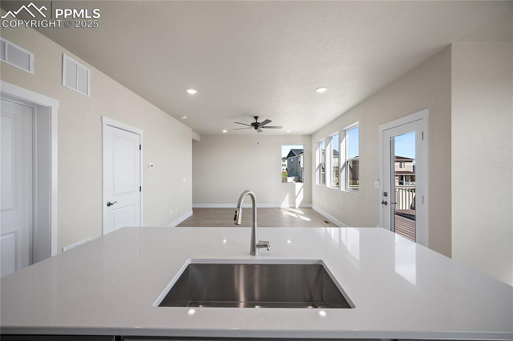 Image 8 of 32: Kitchen