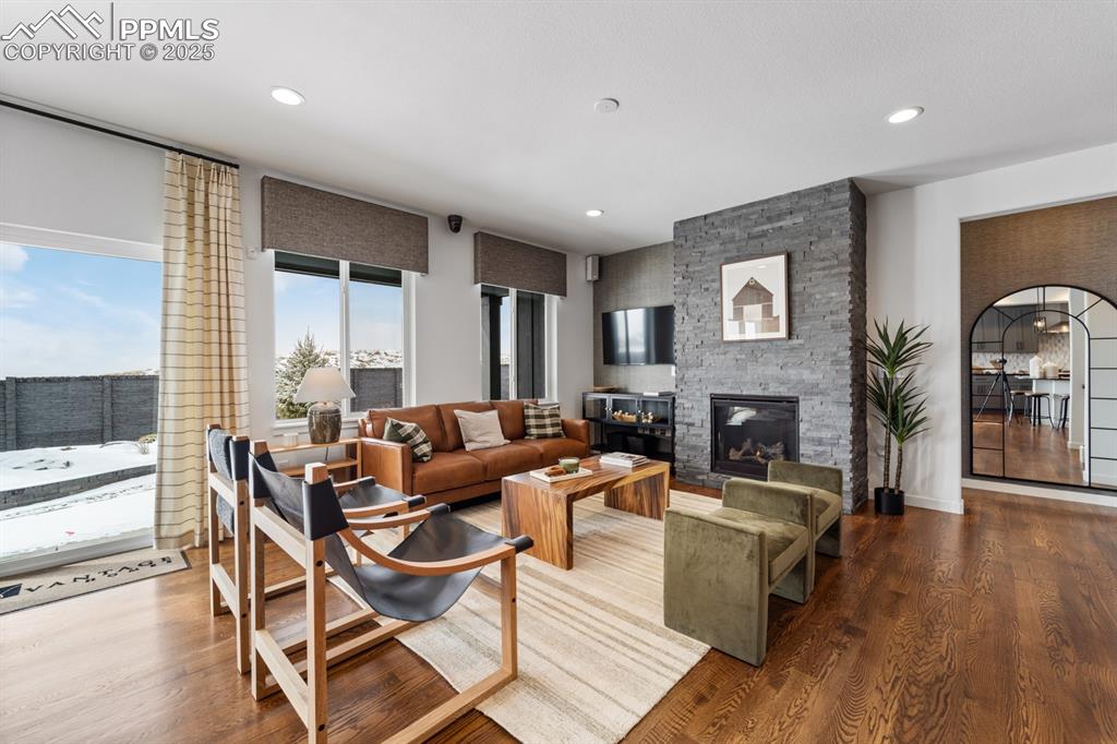 Image 13 of 44: Living Room