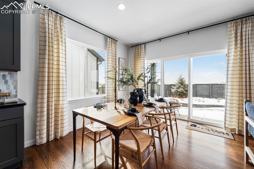 Image 14 of 44: Dining Area