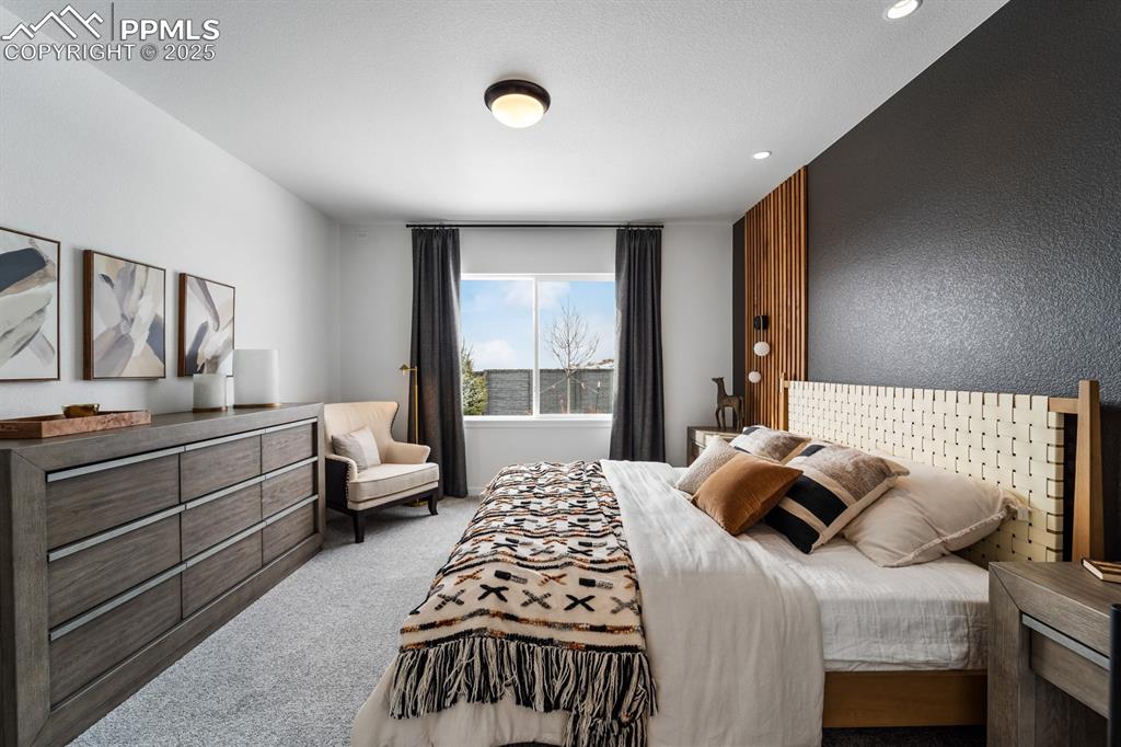 Image 19 of 44: Bedroom