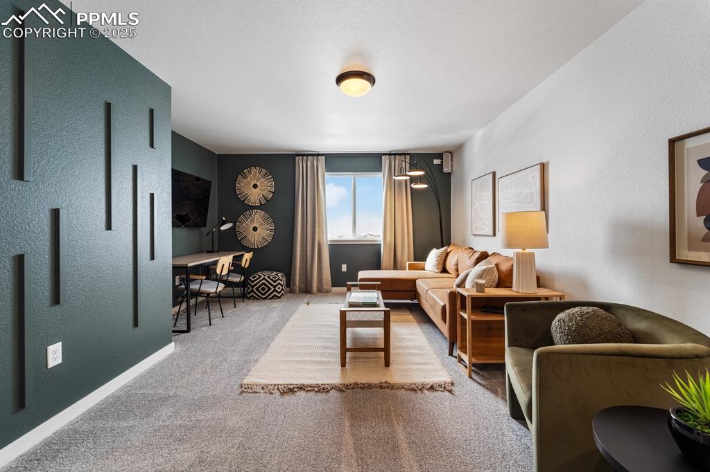 Image 25 of 44: Living Room