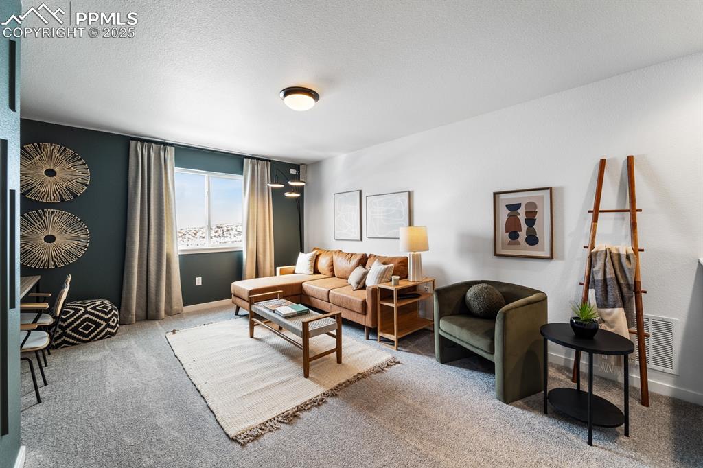 Image 27 of 44: Living Room