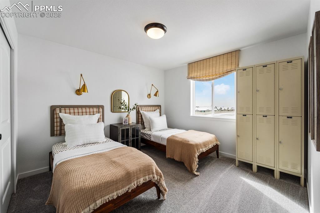 Image 28 of 44: Bedroom