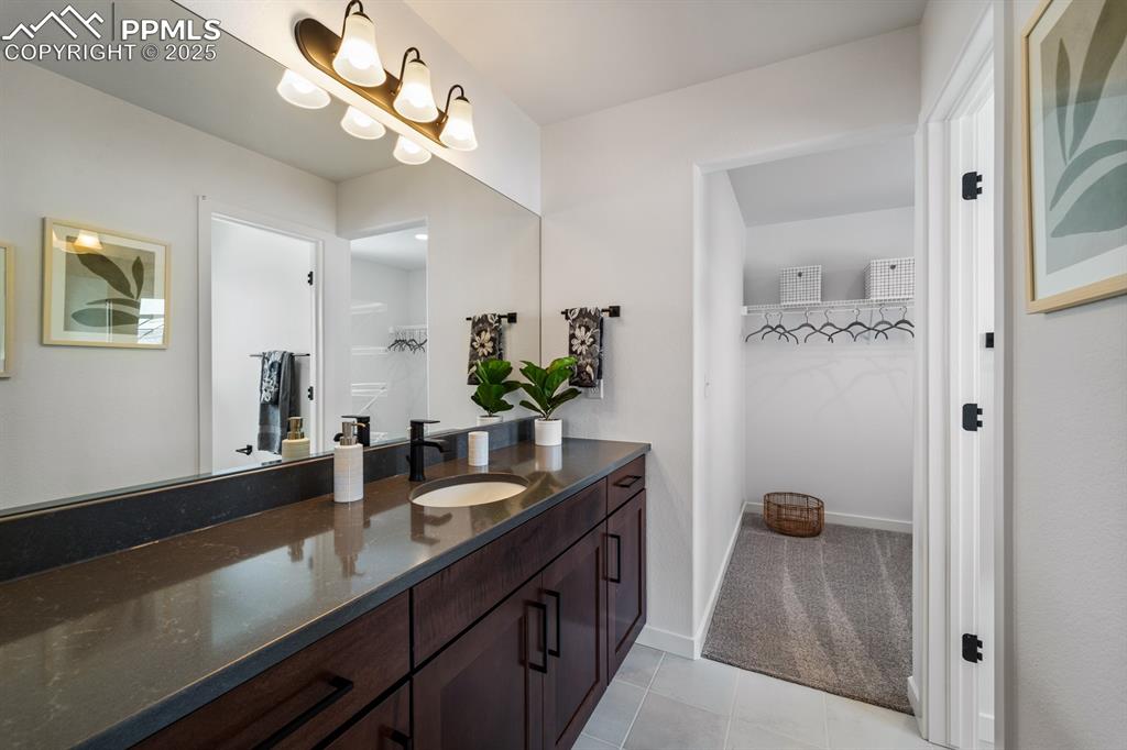 Image 30 of 44: Bathroom