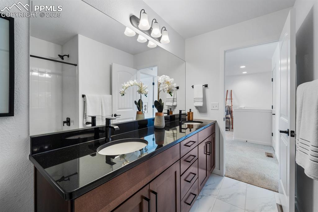 Image 37 of 44: Bathroom