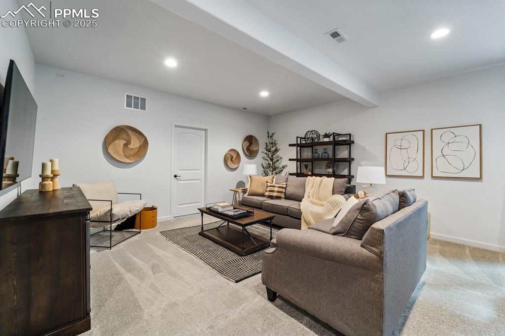 Image 40 of 44: Living Room