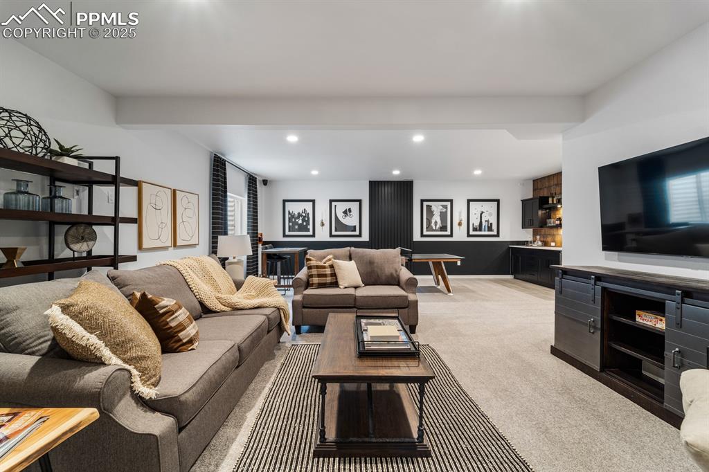 Image 41 of 44: Living Room