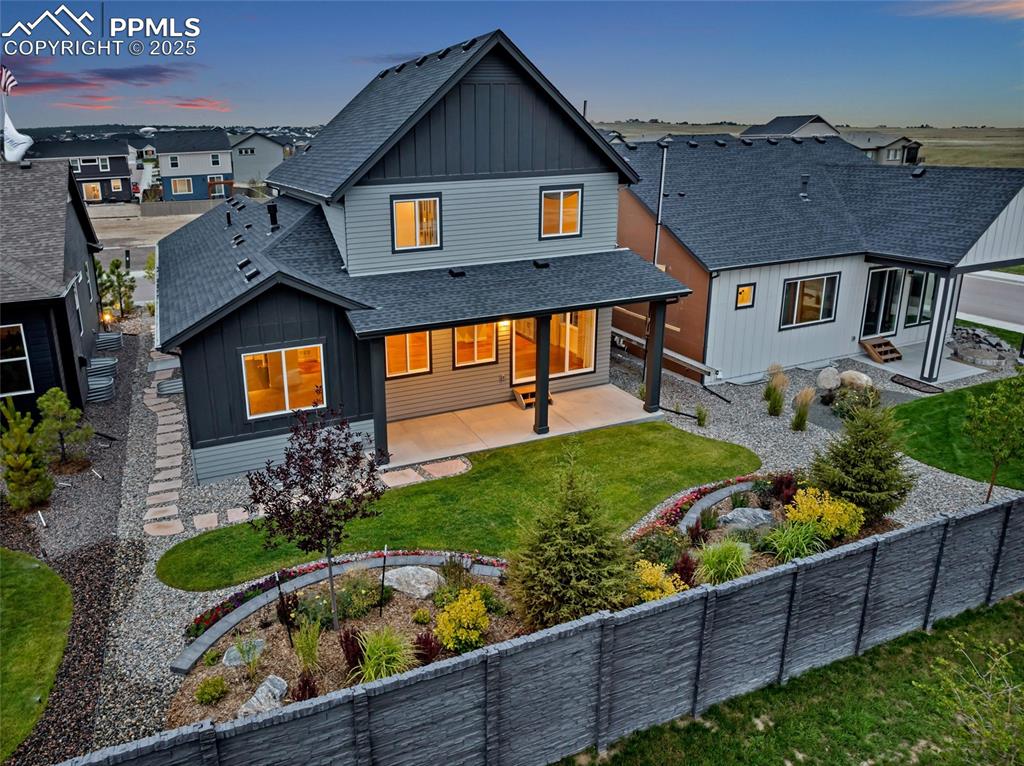 Image 44 of 44: Back of Structure