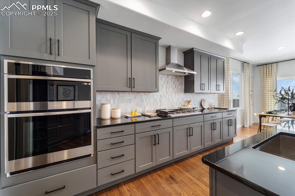 Image 7 of 44: Kitchen