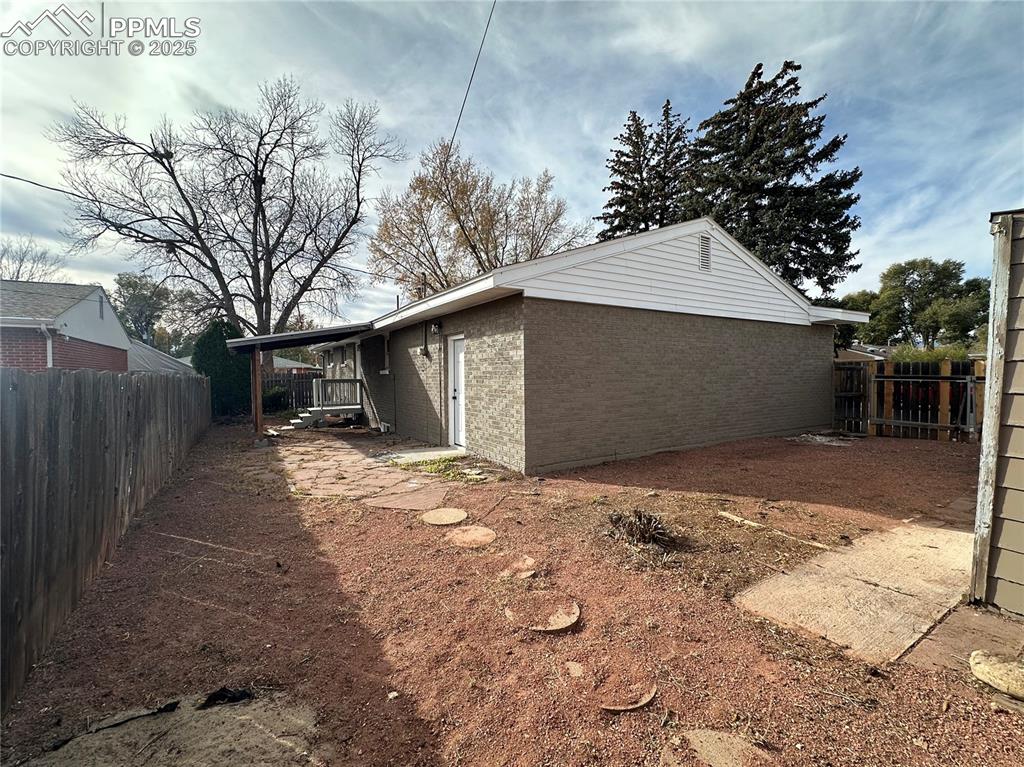 Image 19 of 25: Side of Structure