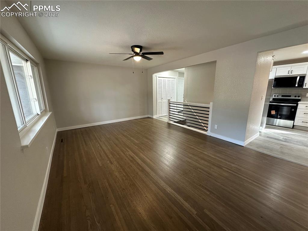 Image 2 of 25: Living Room