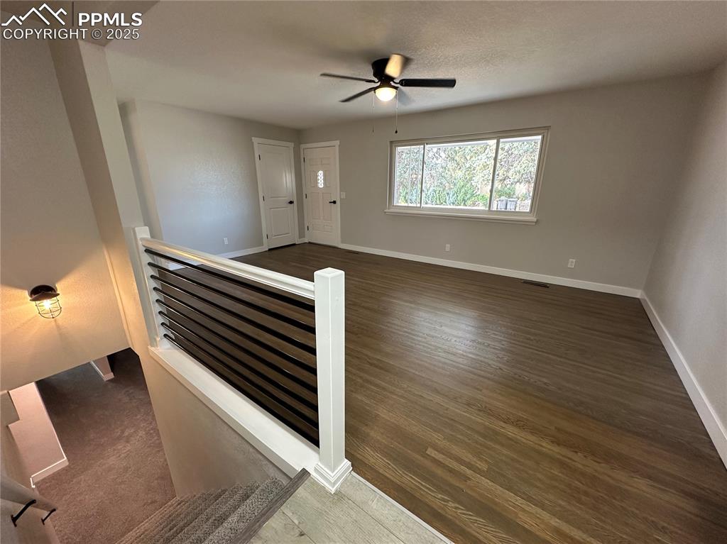 Image 3 of 25: Living Room