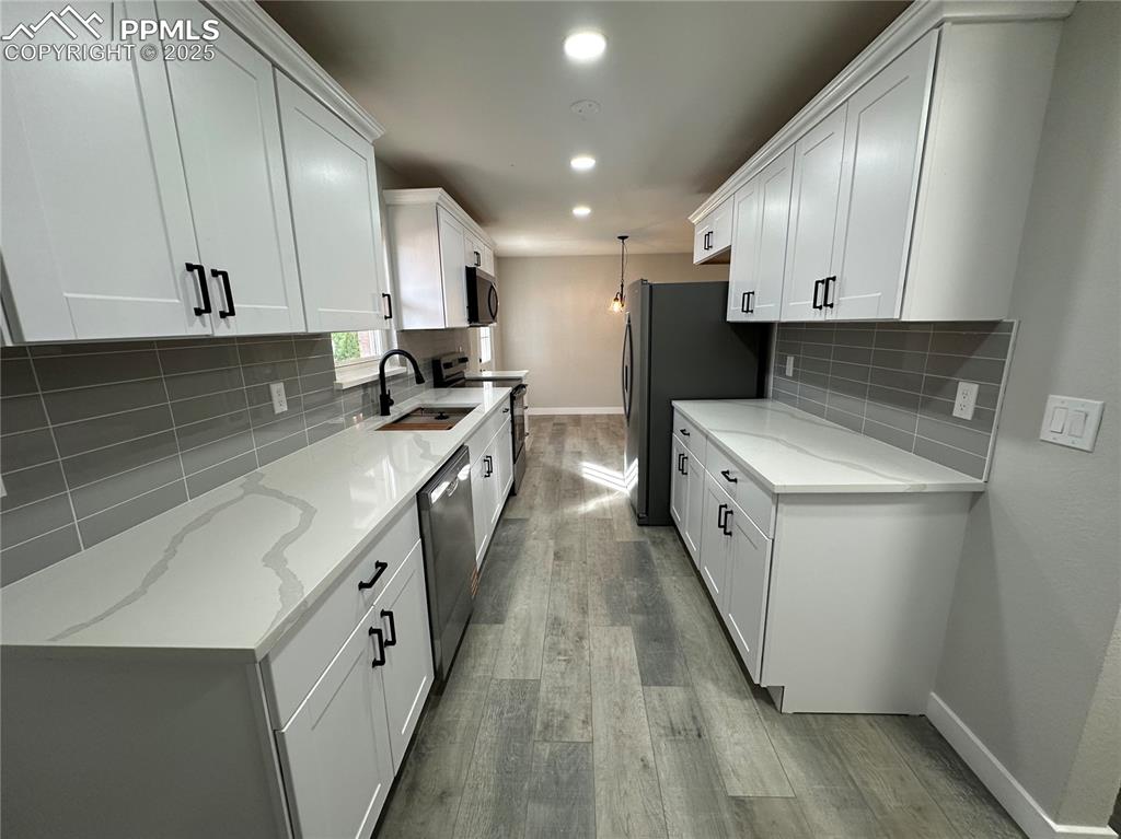 Image 6 of 25: Kitchen