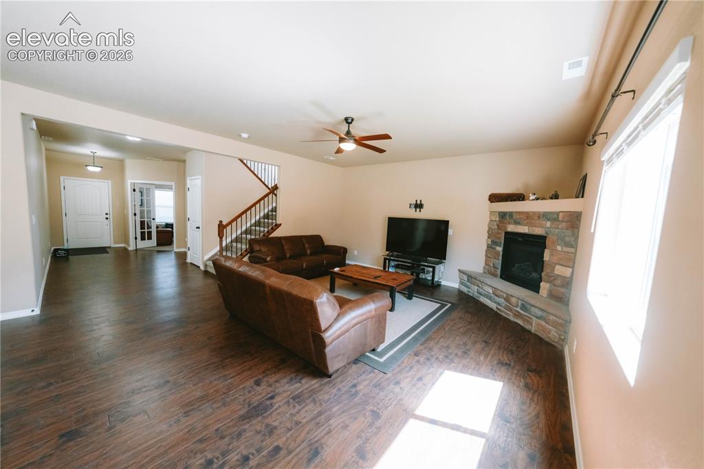 Image 6 of 30: Living Room