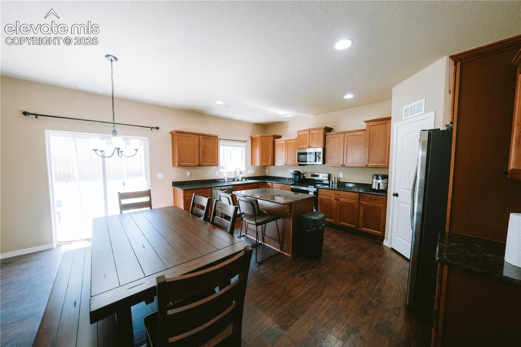 Image 9 of 30: Kitchen