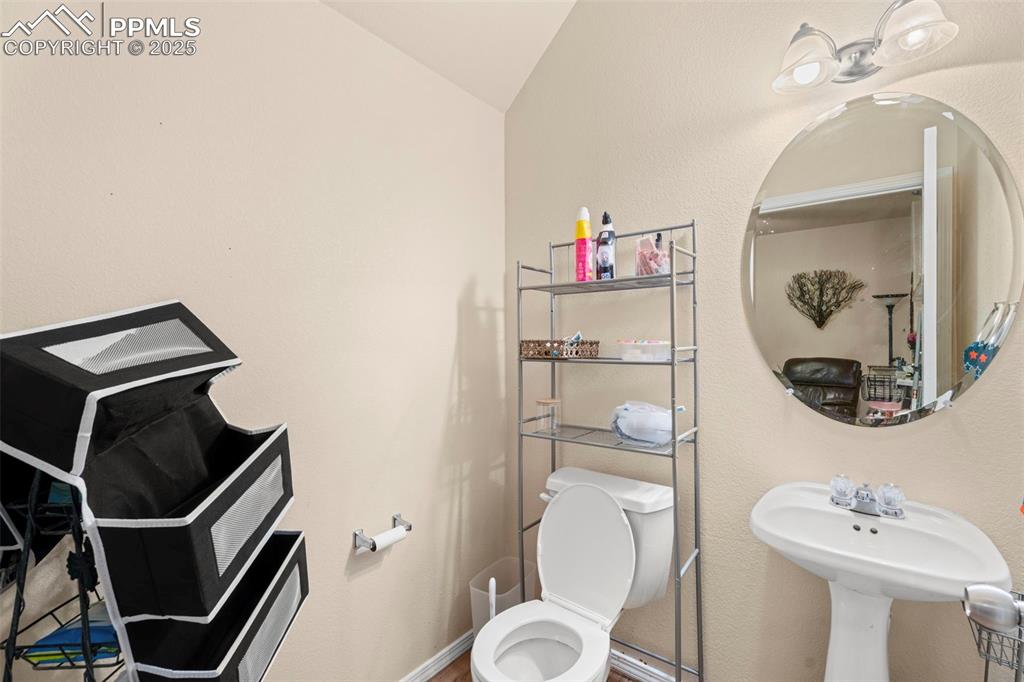 Image 10 of 21: Bathroom
