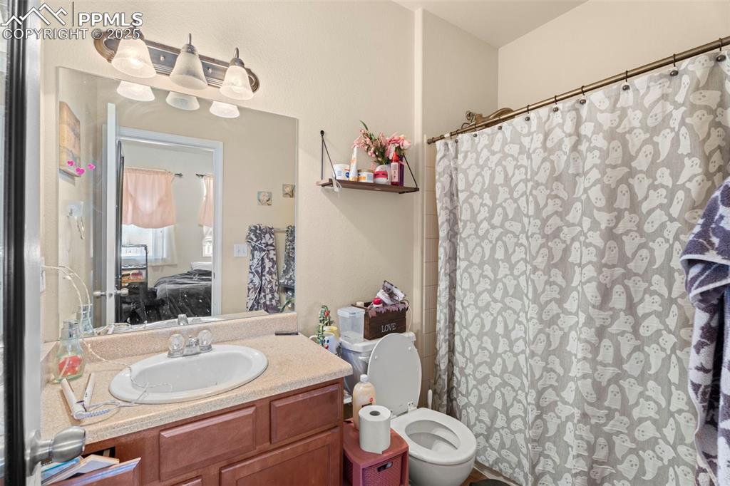 Image 11 of 21: Bathroom