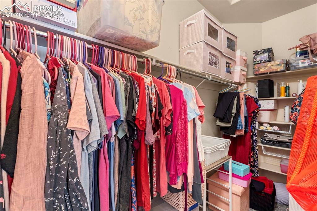 Image 12 of 21: Closet