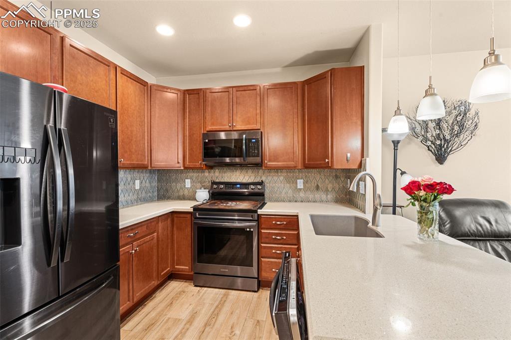Image 3 of 21: Kitchen