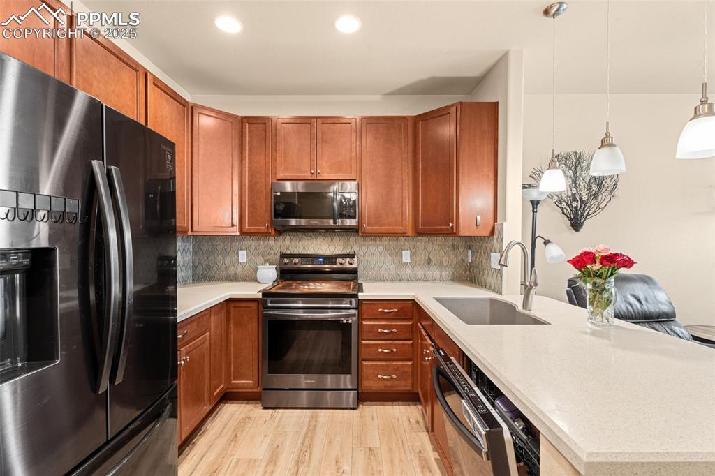 Image 4 of 21: Kitchen