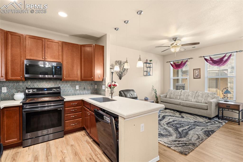 Image 5 of 21: Kitchen