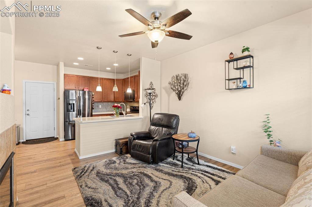Image 6 of 21: Living Room
