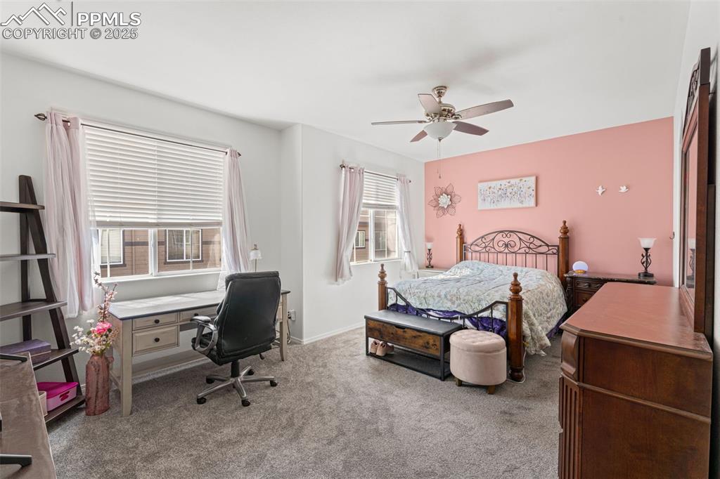Image 7 of 21: Bedroom