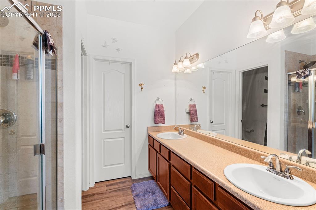 Image 8 of 21: Bathroom