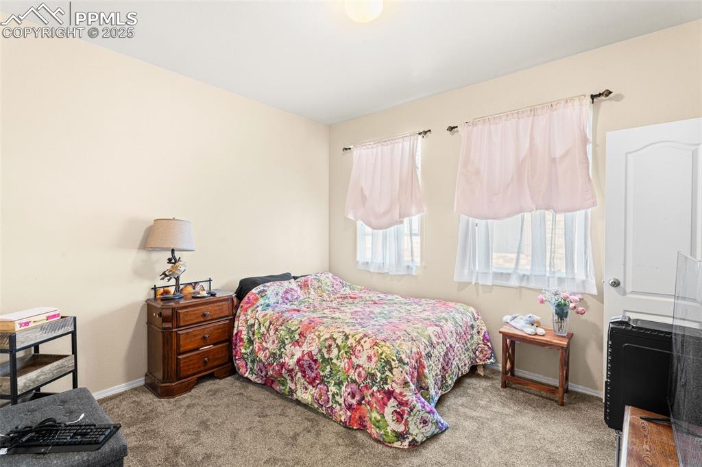 Image 9 of 21: Bedroom