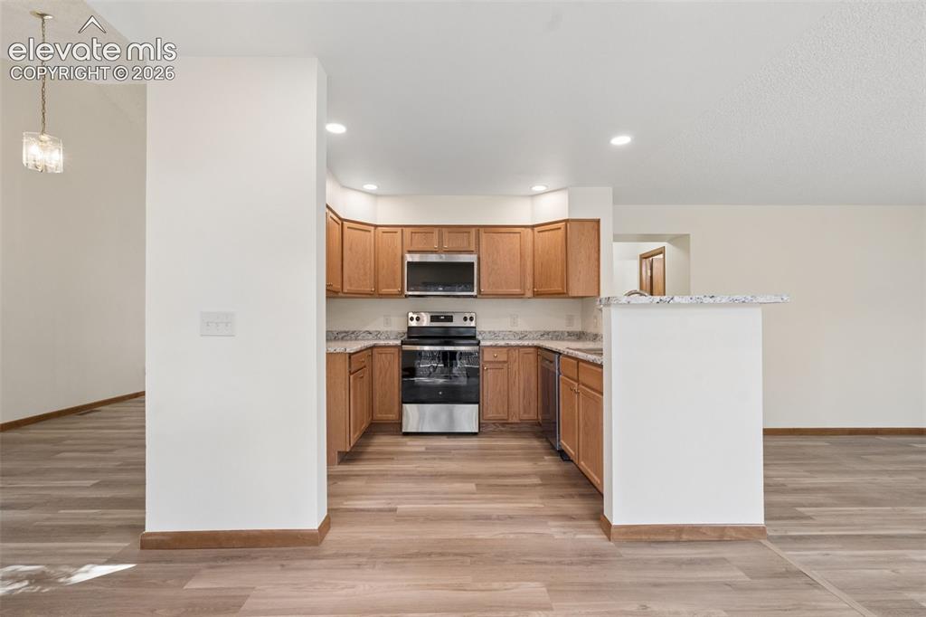 Image 7 of 41: Kitchen
