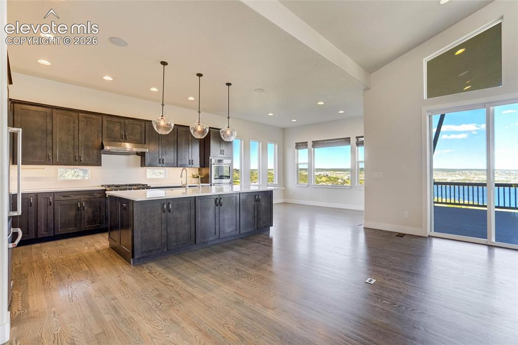 Image 19 of 50: Kitchen