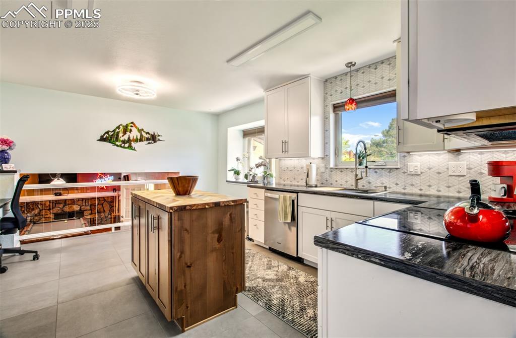 Image 11 of 43: Kitchen
