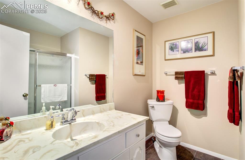 Image 15 of 43: Bathroom