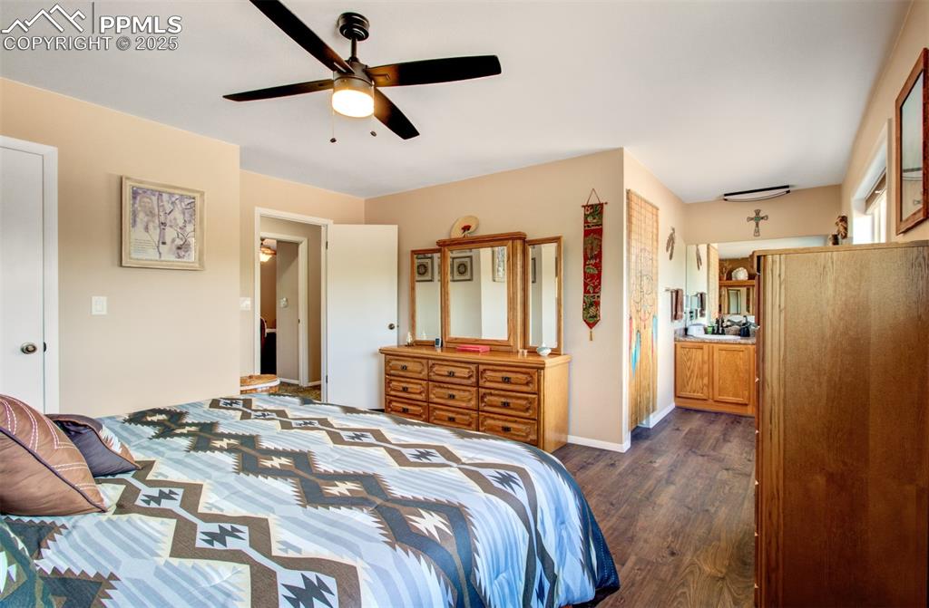 Image 17 of 43: Bedroom