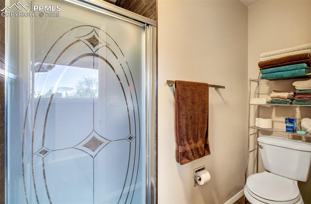 Image 19 of 43: Bathroom