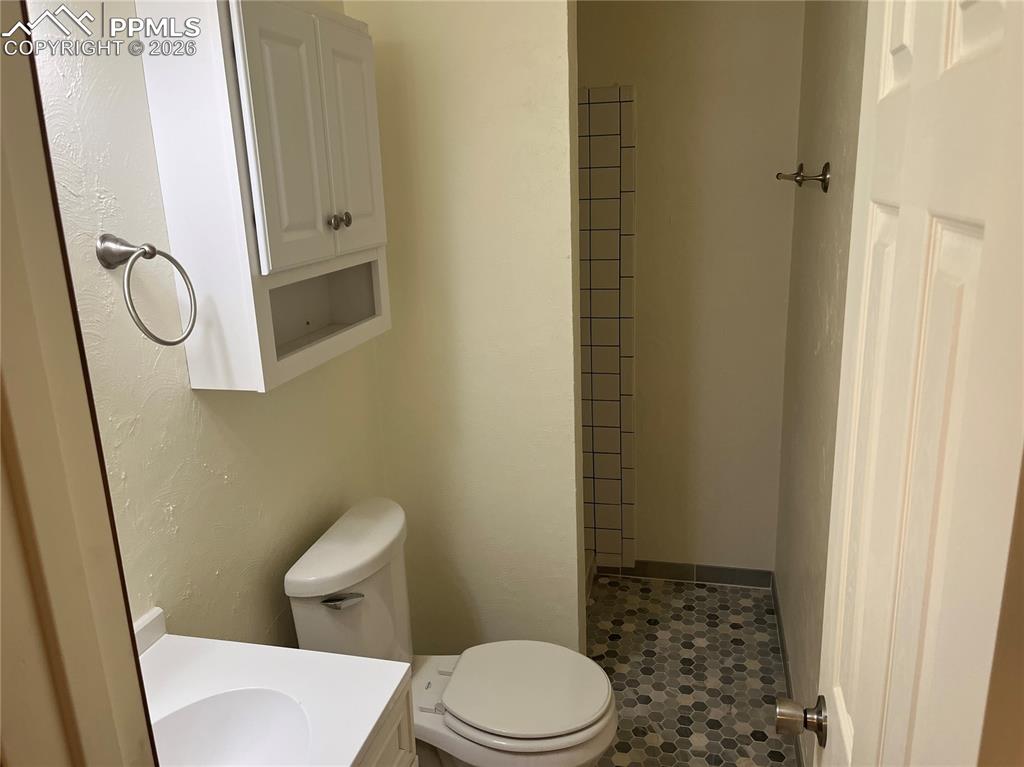 Image 12 of 21: Bathroom