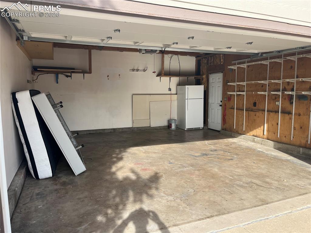 Image 21 of 21: Garage