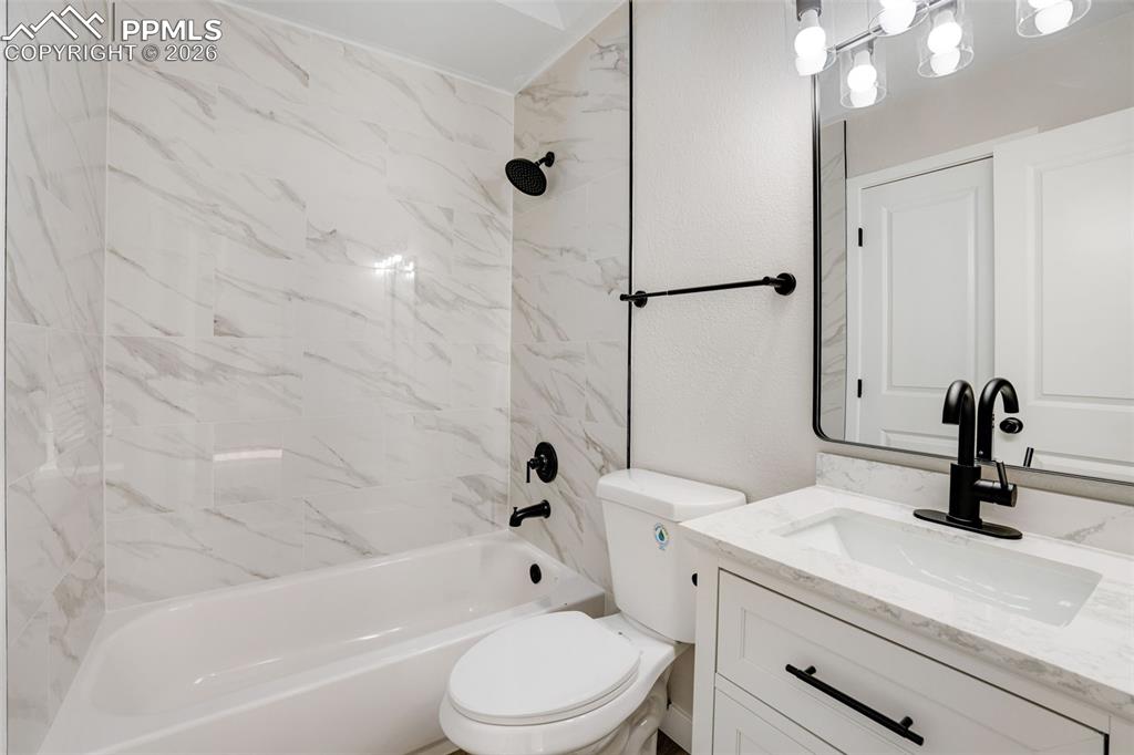 Image 10 of 35: Bathroom