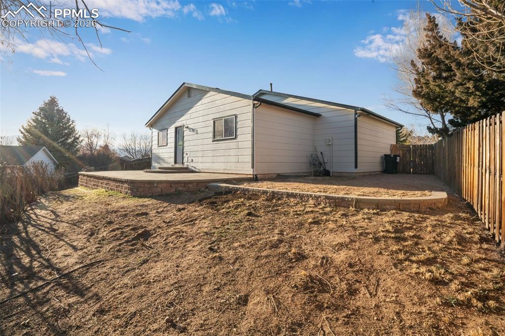 Image 23 of 35: Back of Structure