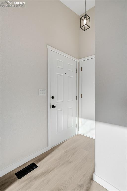 Image 3 of 35: Entry