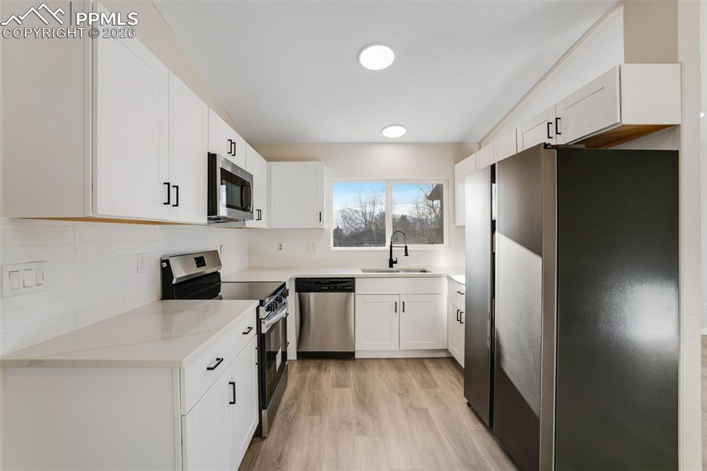 Image 5 of 35: Kitchen