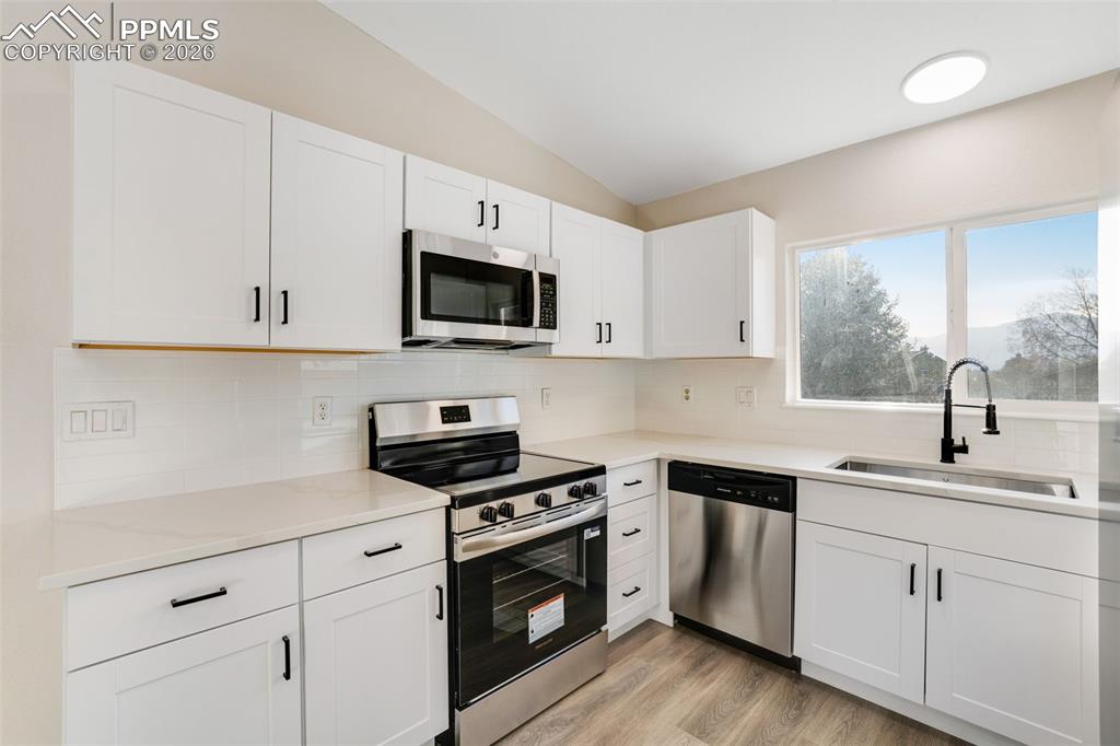 Image 6 of 35: Kitchen