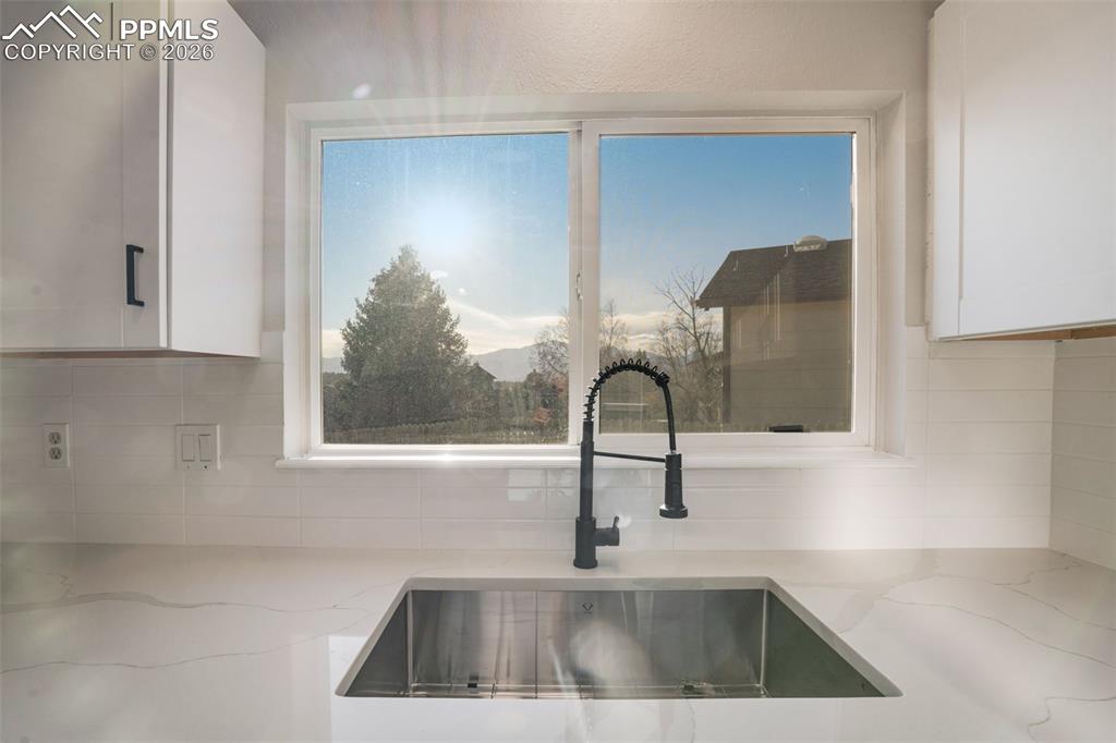 Image 8 of 35: Kitchen