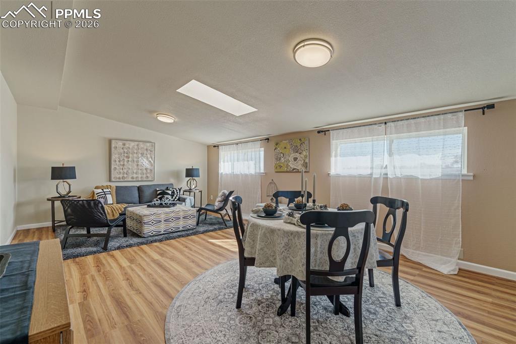 Image 10 of 40: Dining Area