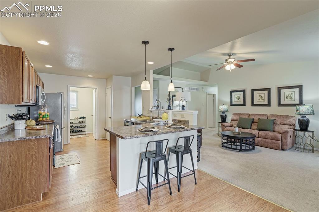 Image 11 of 40: Kitchen