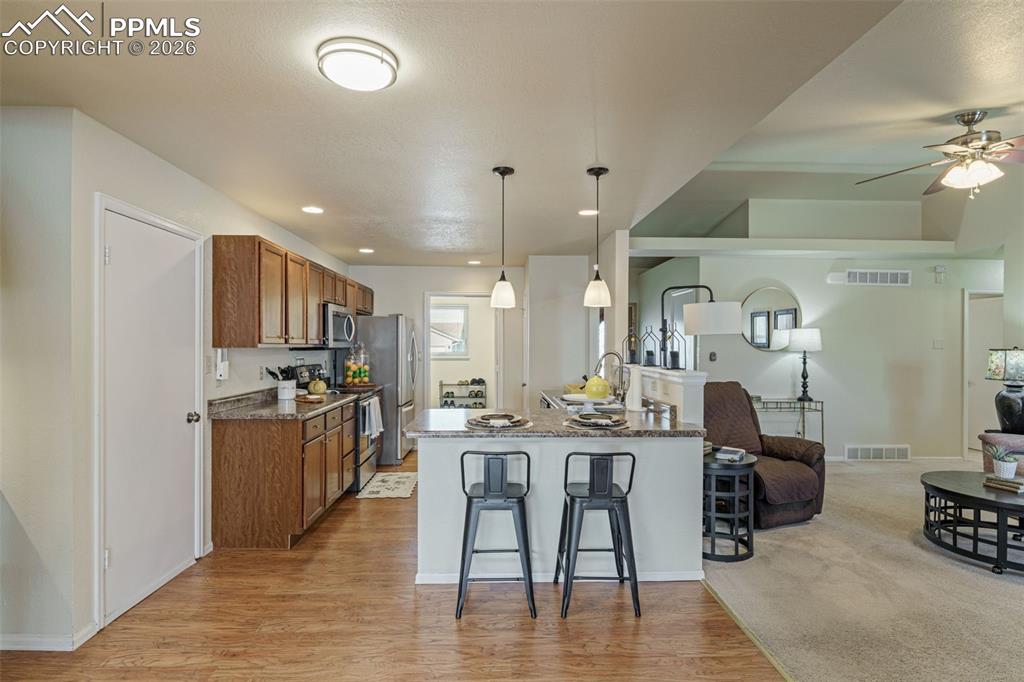 Image 12 of 40: Kitchen