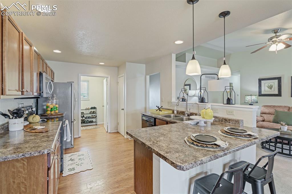 Image 17 of 40: Kitchen