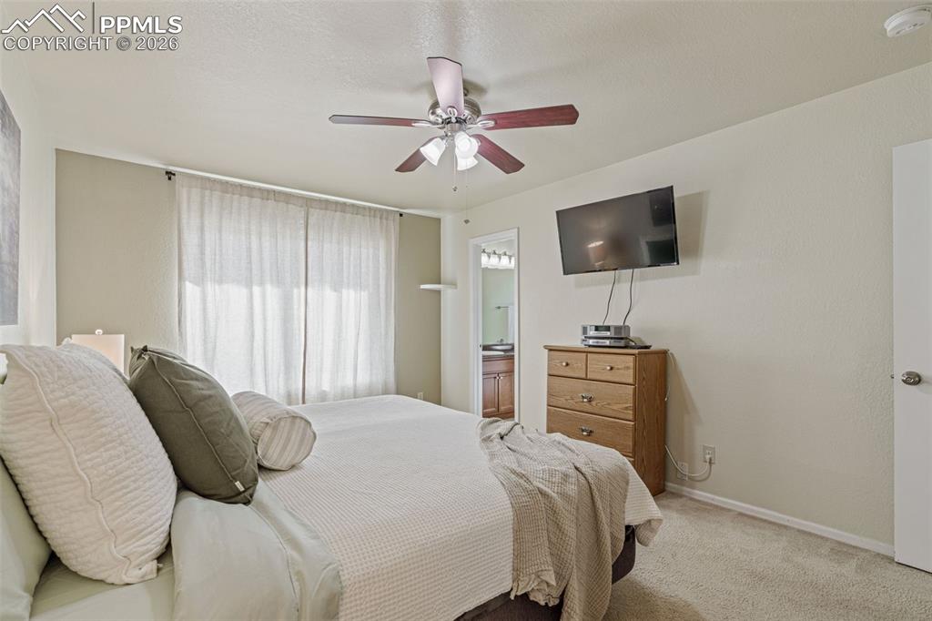 Image 21 of 40: Bedroom