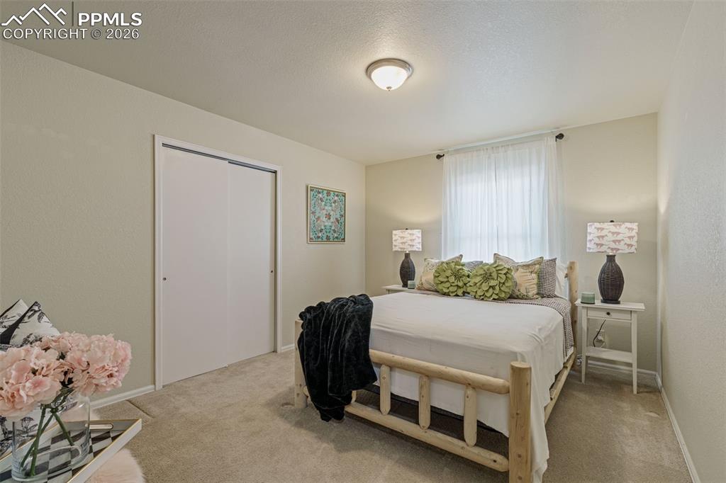 Image 28 of 40: Bedroom