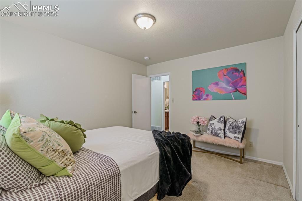 Image 29 of 40: Bedroom